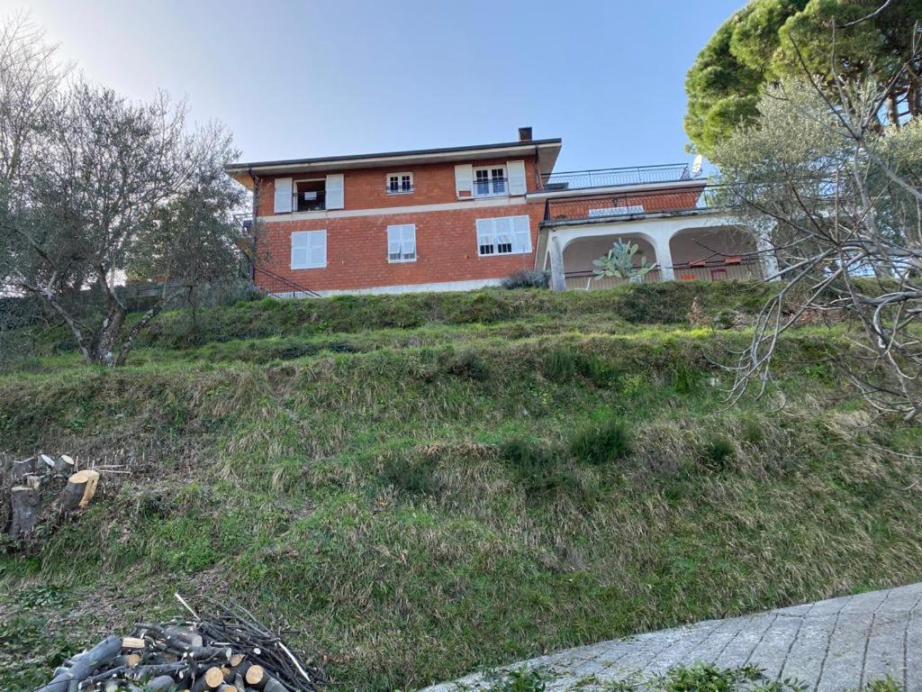 Casa Vacanza Villa Patrizia Follo Alto Exteriér fotografie